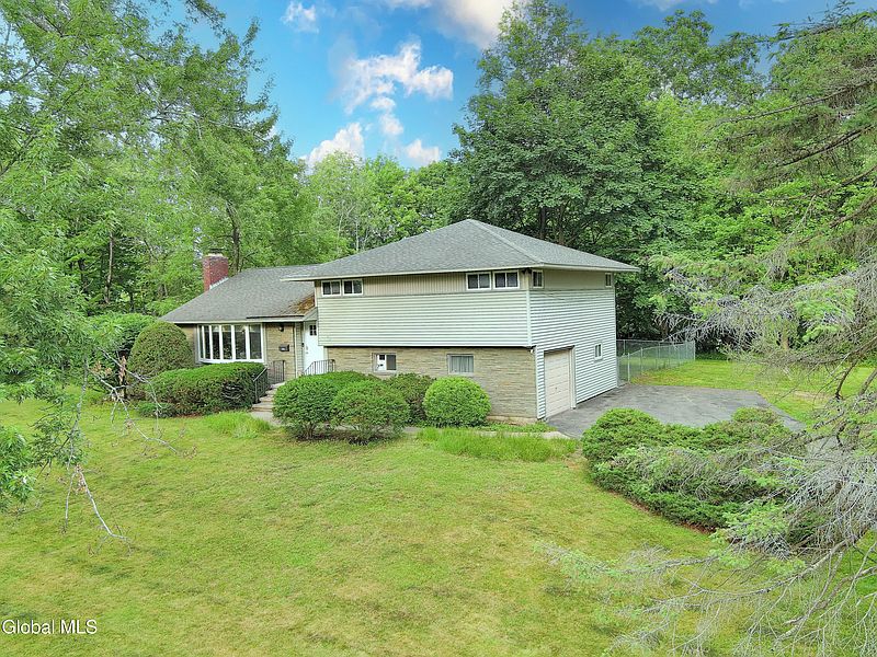 2nd image of 1278 Hawthorn Road