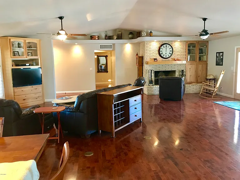 185 E Cercado Ln — Photo 12