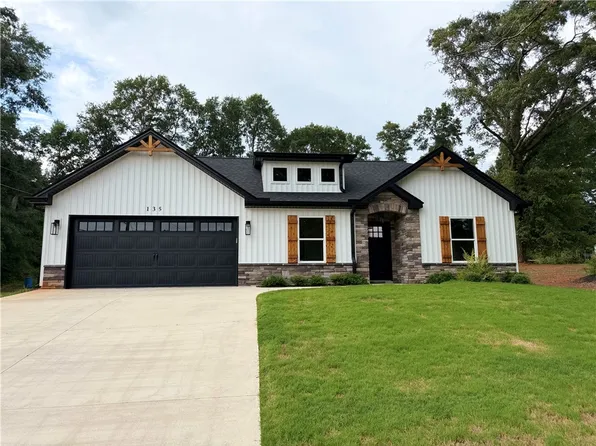 135 Westwood Cir, Anderson, SC 29621