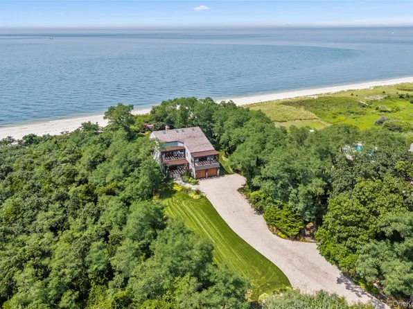 16 Old Field Woods Rd, Setauket, NY 11733