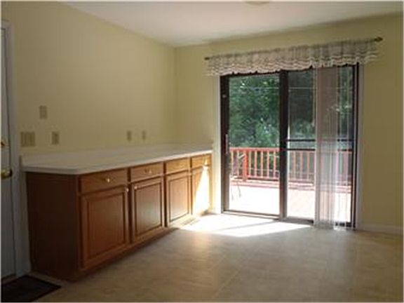5th image of 2823 E Oakland Dr