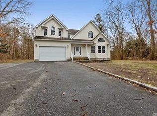 29 Roseland Ln, East Patchogue, NY 11772