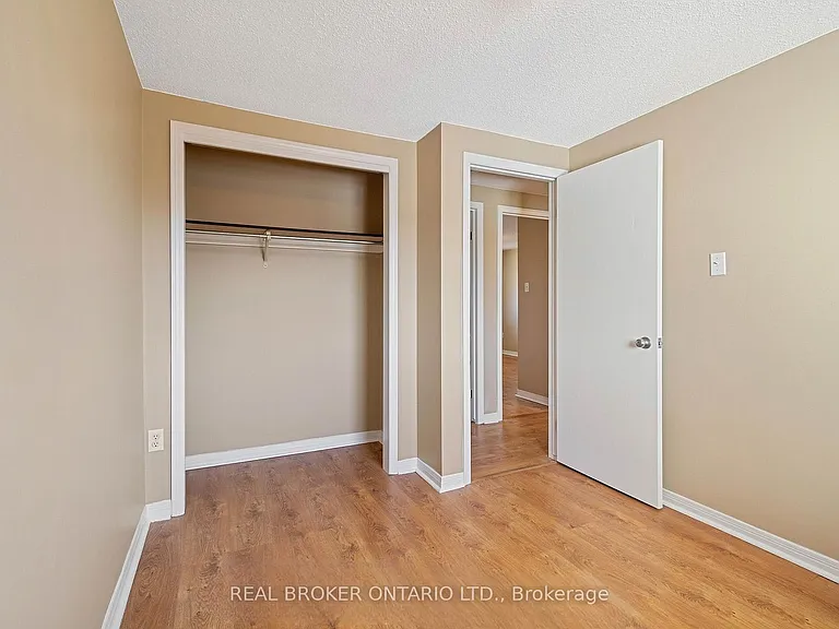 18 Julie Dr — Photo 13