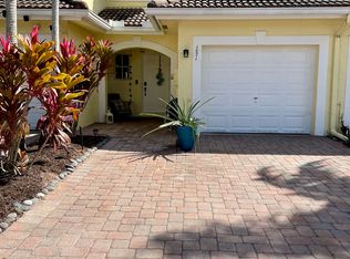 1071 Imperial Lake Rd, West Palm Beach, FL 33413