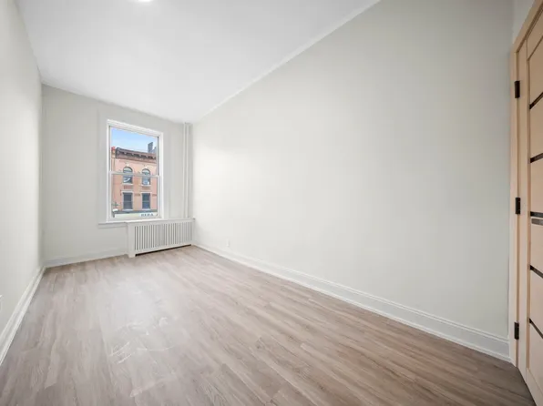 530 Sutter Avenue image 5 of 9