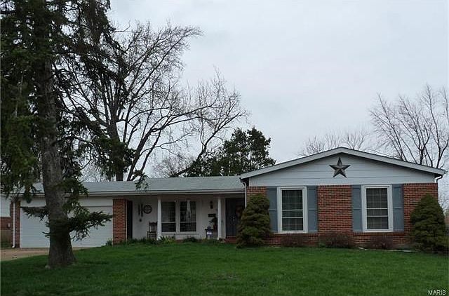 Almost 1700 sq. ft. in this gorgeous ranch home with updated windows, electrical, kitchen, bath & hardwood flooring.