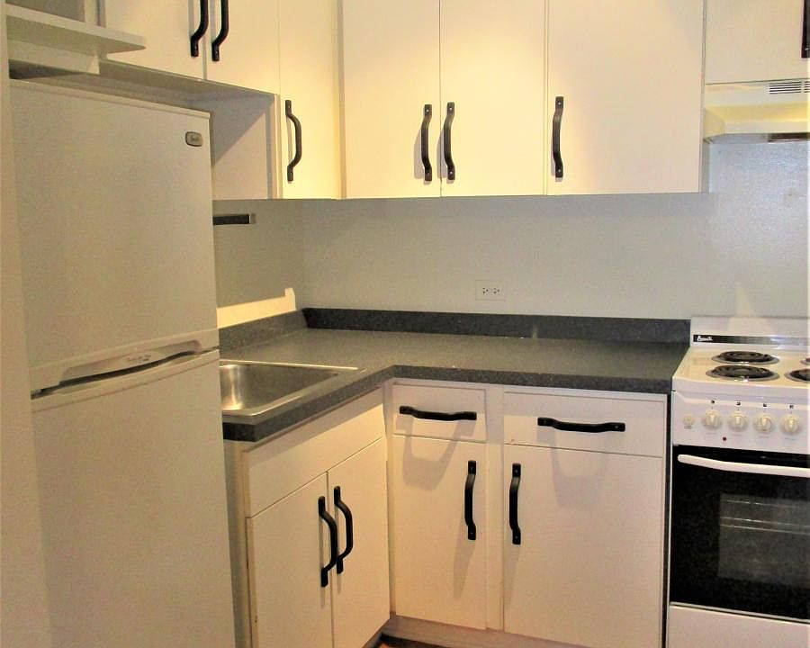 1st image of 830 W Montrose Ave #406