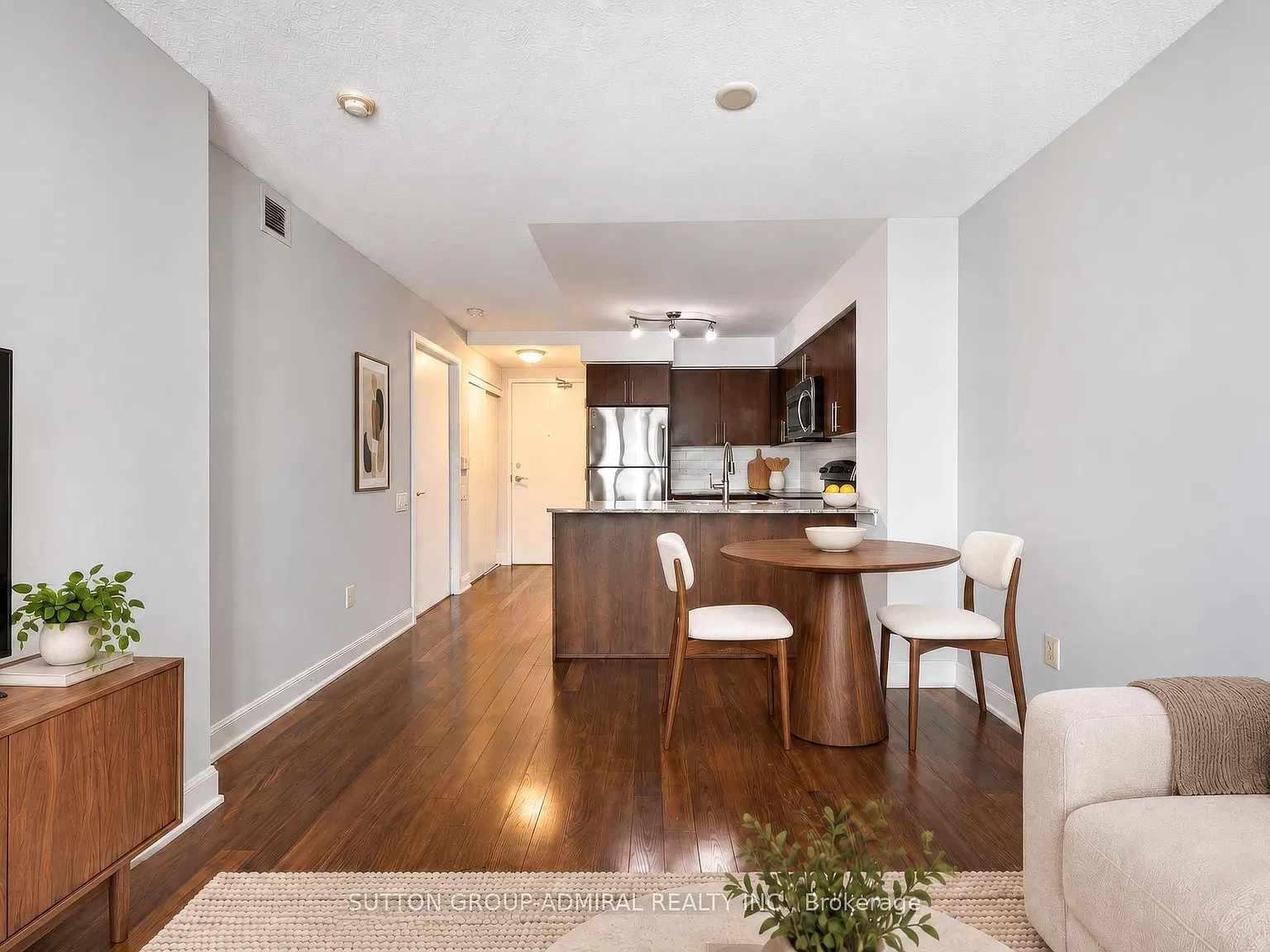 2 bed, $2,400 — Photo 4