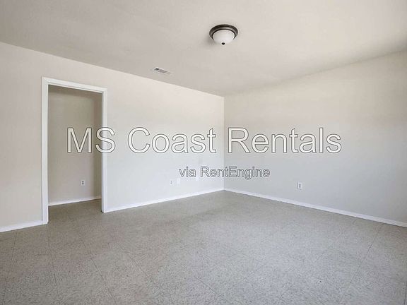 5th image of 16205 Seville Ct
