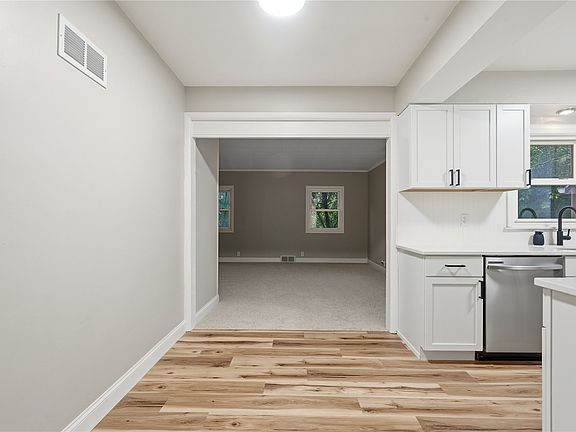 5th image of 1050 27th St NE