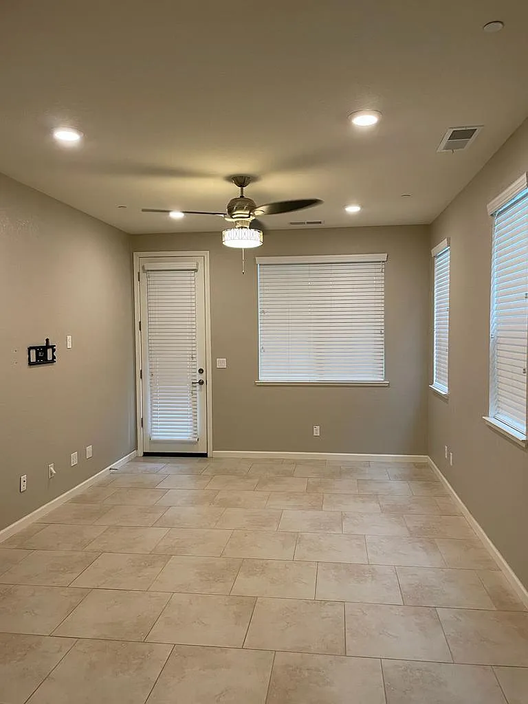 3 bed, 2.5 bath, 1963 sqft, $2,950 — Photo 4