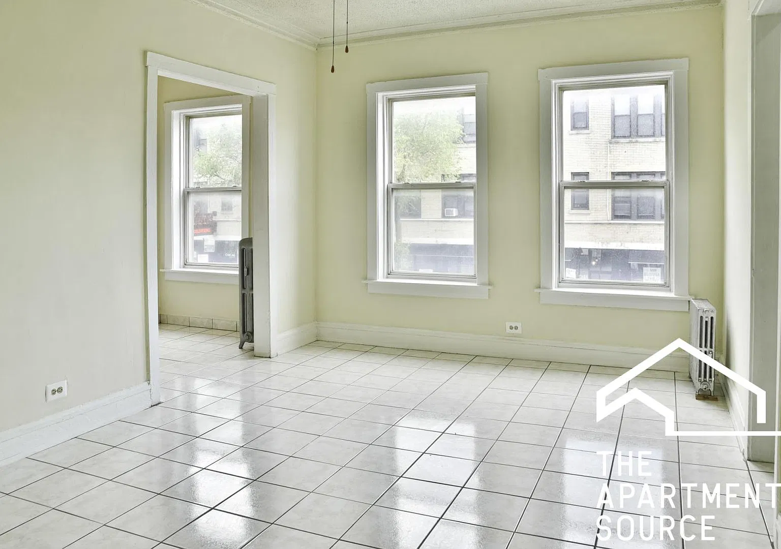 2712 N Milwaukee Ave — Photo 1