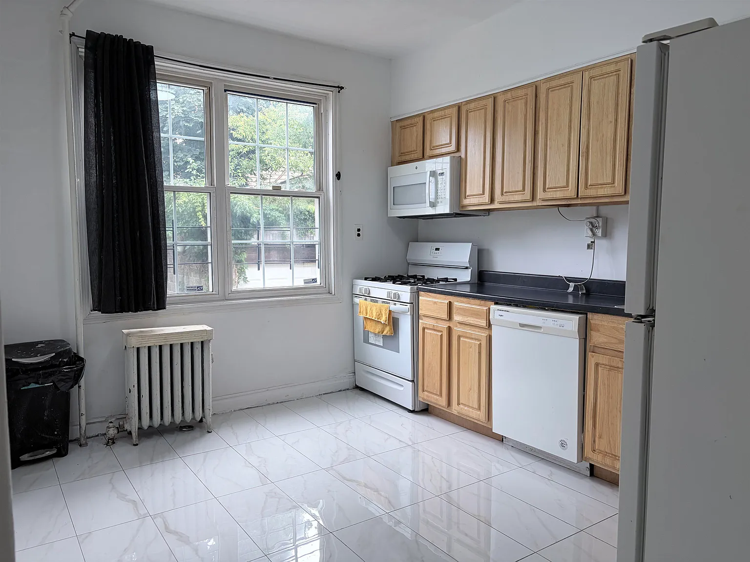 3 bed, 1.5 bath, $2,400 — Photo 4