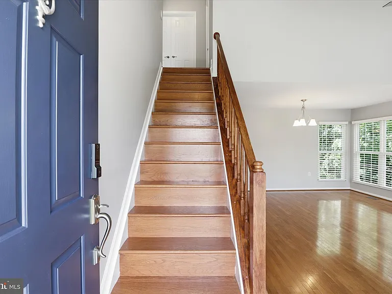 423 Foxridge Dr SW — Photo 5