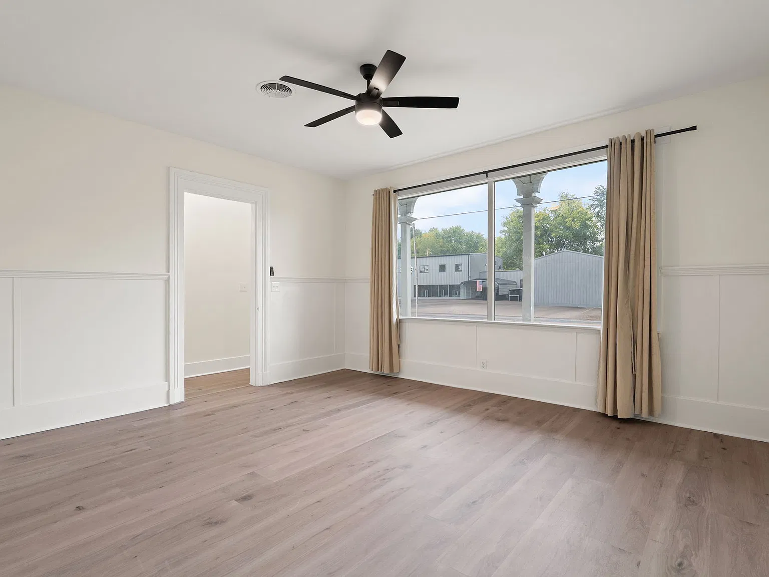 1207 E Spring St — Photo 3