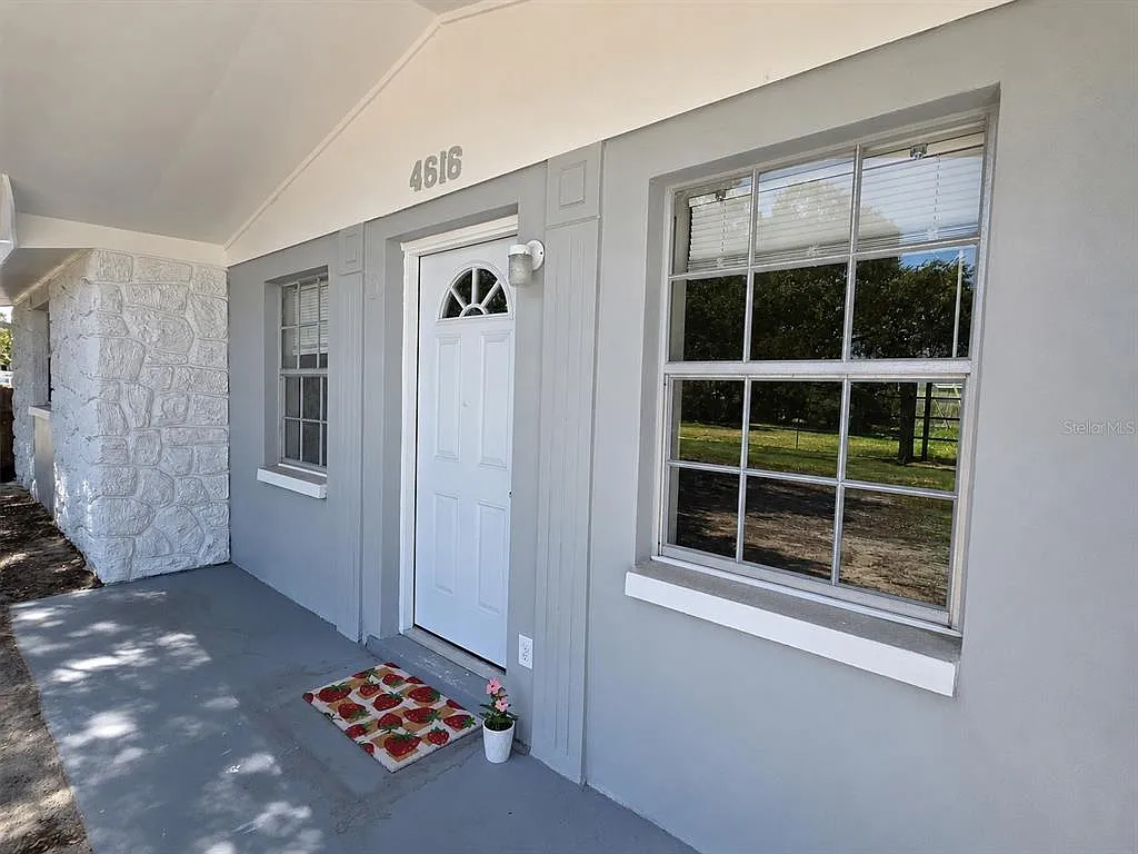 2 bed, 1.0 bath, 898 sqft, $1,600 — Photo 4