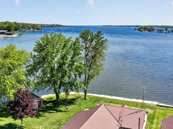 8890 Twin Harbor Rd, Sturgeon Bay, WI 54235