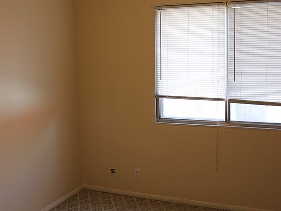 5th image of 715 Wilson Ave Unit 3
