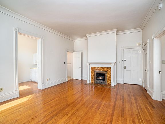 3rd image of 813 N Jackson St #Second
