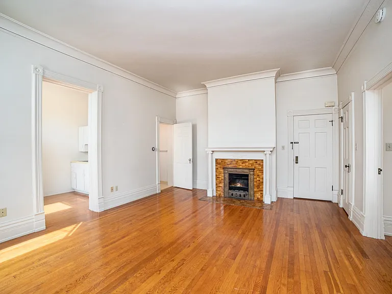 813 N Jackson St #2 — Photo 3