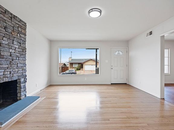 3rd image of 424 Dolores Way