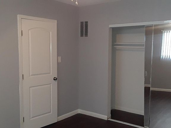3rd image of 10235 Crenshaw Blvd