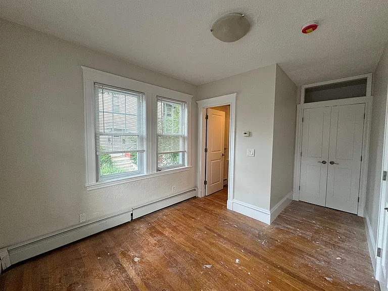 23 Lowell St #2L — Photo 8