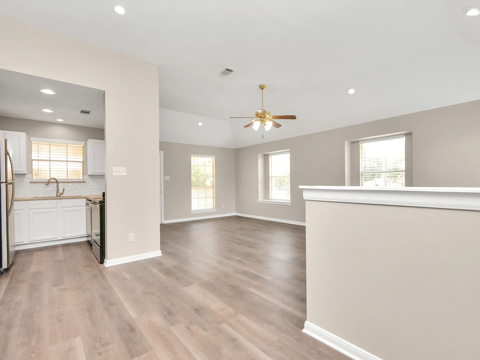 1165 Lovett St — Photo 4