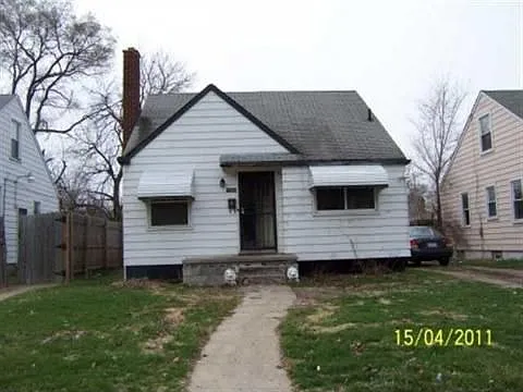19369 Bradford St photo 1