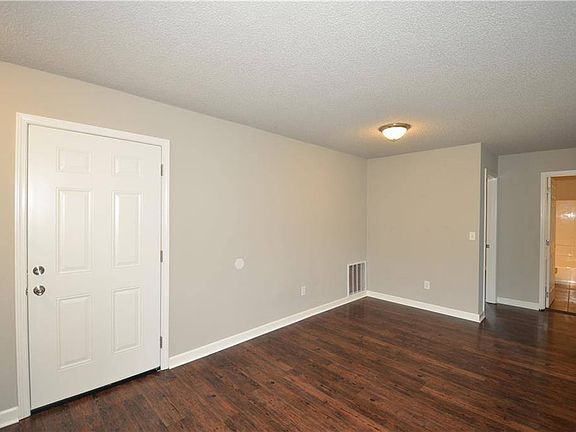 5th image of 202 White Oak Dr NE #A