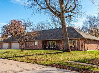 20 E Routzong Dr, Fairborn, OH 45324