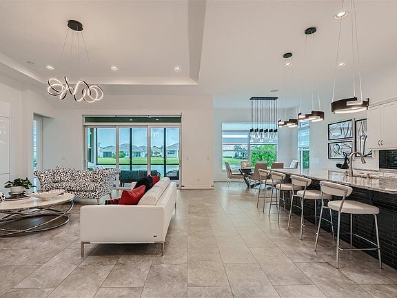 4th image of 9122 SW Pepoli Way