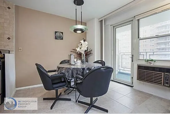 Sold by Metropolitan Property Group | media 20