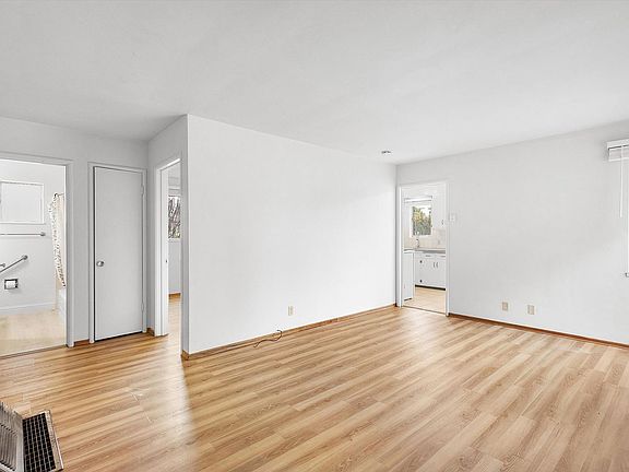 4th image of 2145 Santa Clara Ave #A