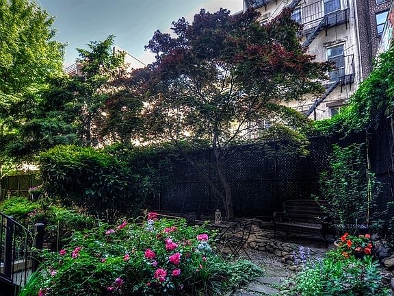 2nd image of 250 W 15th St APT 1G