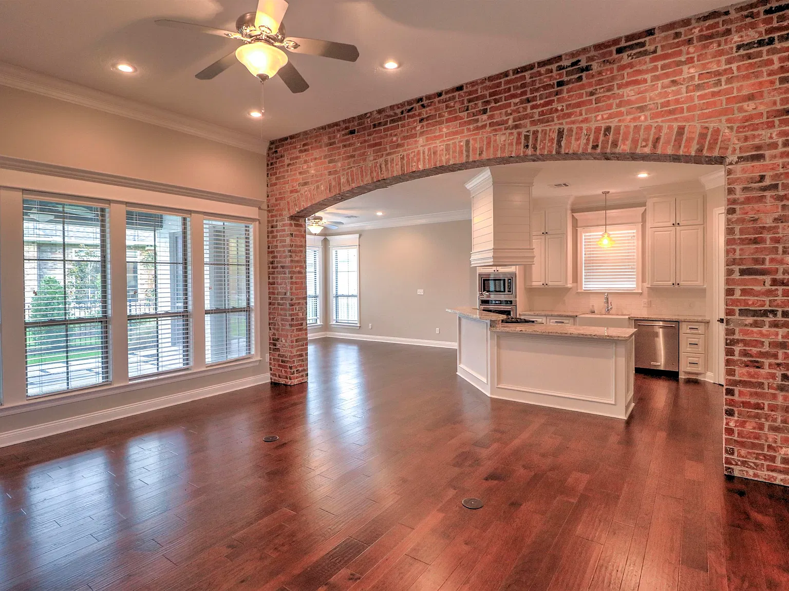 4 bed, 3.5 bath, 2714 sqft, $4,200 — Photo 4