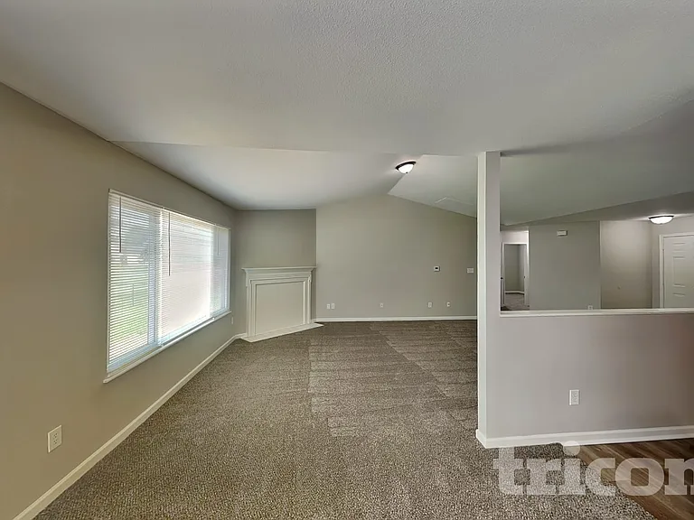 8539 Captain Dr — Photo 4