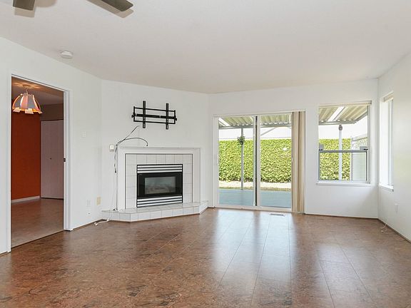 4th image of 23580 Dewdney Trunk Rd #27