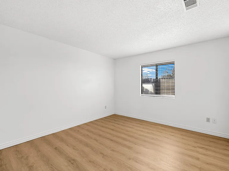 15360 Sequoia St — Photo 8