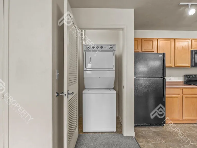 3037 Coal Mine Ave #F — Photo 27