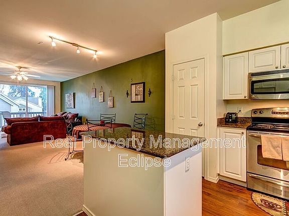 4th image of 3116 164th St SW APT 2202