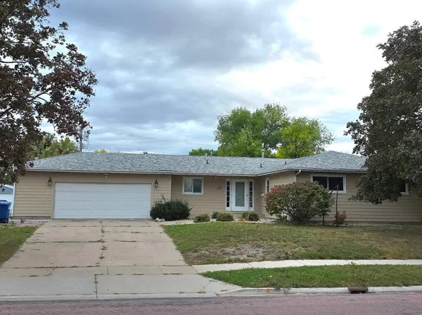 211 W 15th Ave, Mitchell, SD 57301