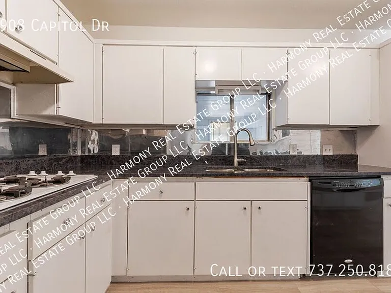 8908 Capitol Dr — Photo 8