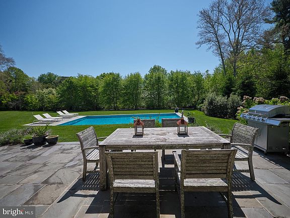 3rd image of 617 Harriton Rd