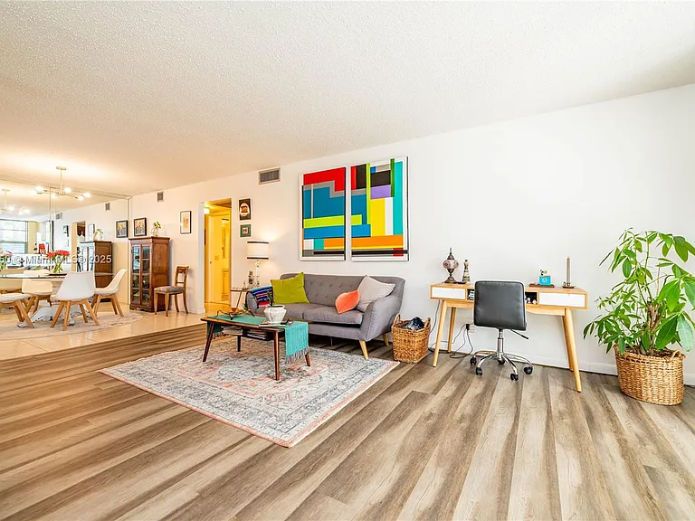 2101 Lucaya Bnd #C1 — Photo 16