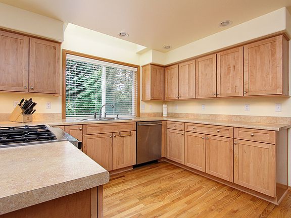 4th image of 18614 214th Ave NE