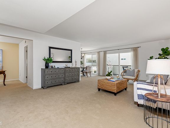 5th image of 380 S Euclid Ave Unit 206