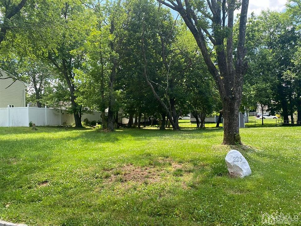 2nd image of 231 Highland Ave