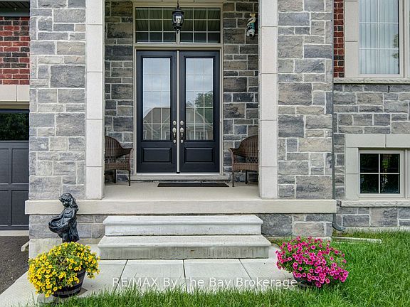 3rd image of 43 Fawndale Cres