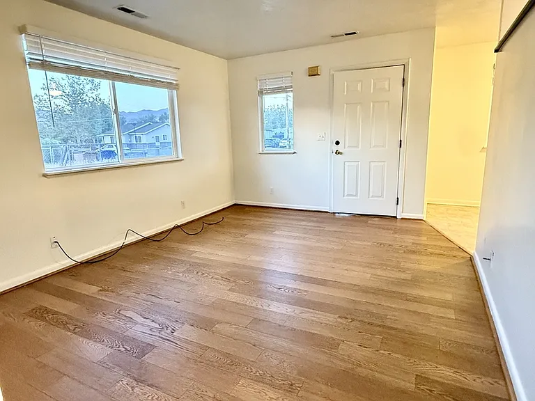 966 S Glendale St — Photo 5